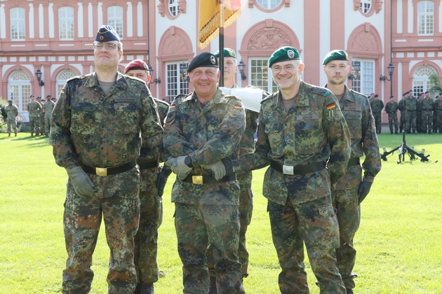 Feierlicher Appell: Kommandoübergabe des Landeskommandos Hessen an Brigadegeneral Bernd Stöckmann