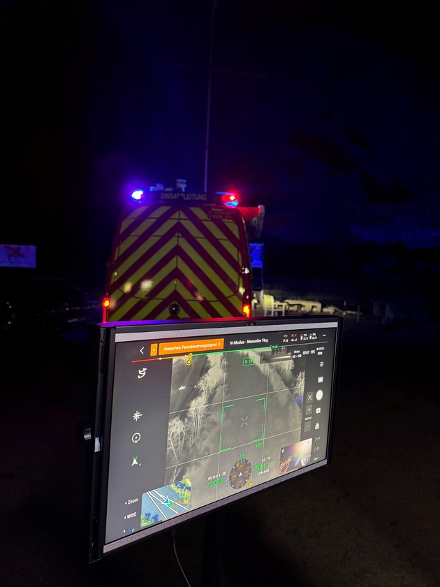 FW-EN: Gro&szlig;einsatz von Feuerwehr und DLRG an der Ruhr - Zeugin rettet Wassersportler aus Gew&auml;sser