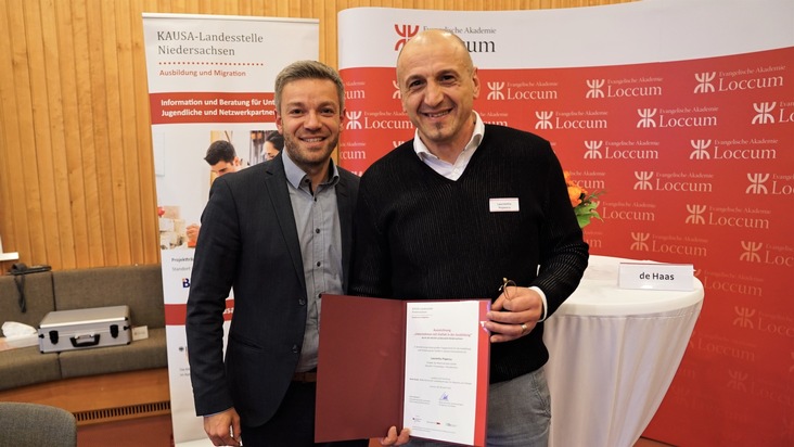 Landesbeauftragter für Migration und Teilhabe überreicht Auszeichnung an Osnabrücker Unternehmen
