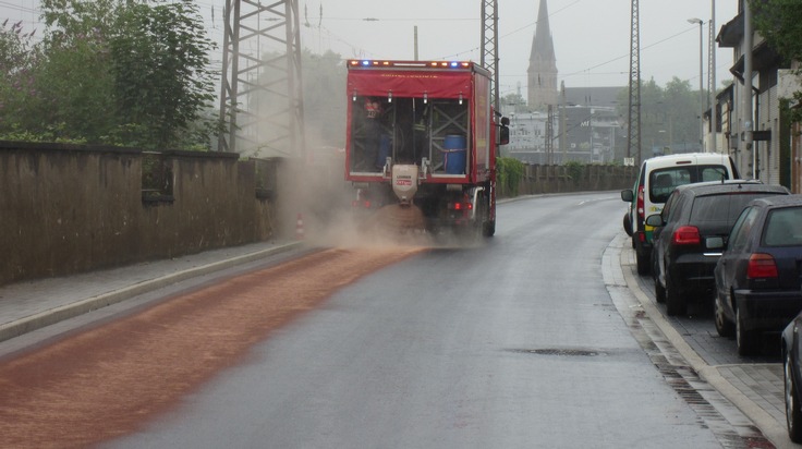 FW-MH: 700 Meter lange Ölspur in Styrum #BFMH