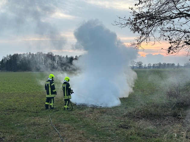 FW Flotwedel: Abraumfeuer sorgt für Feuerwehreinsatz bei Wiedenrode