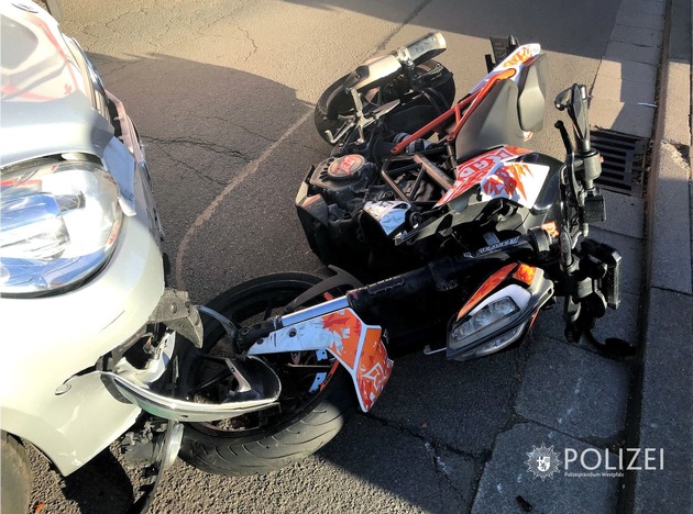 POL-PPWP: Kollision zwischen Auto und Motorrad