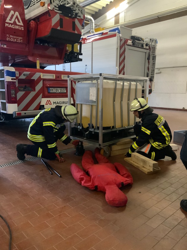 FW Beverungen: Nachwuchs für den Einsatz: 24 Feuerwehrkräfte meistern Grundlehrgang