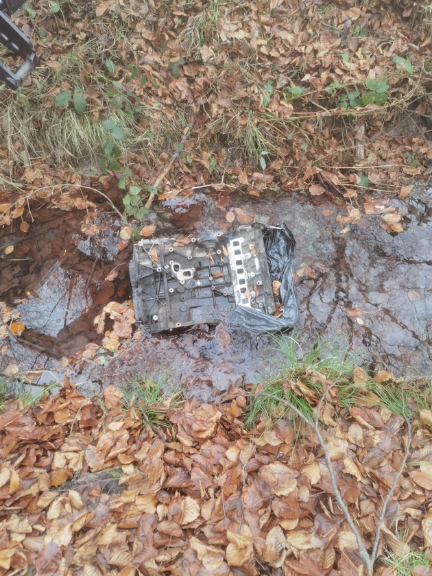 POL-OF: Was soll das? - Unbekannte entsorgen Motorblock in Entwässerungsgraben
