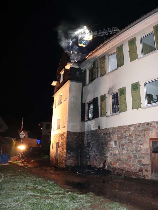 POL-PDKH: Brand im sogenannten &quot;Völkerring&quot; in der Rüdesheimer Straße in Bad Kreuznach - sechs Personen leicht verletzt