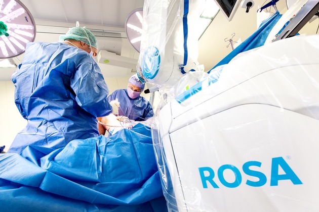 Roboterassistierte Knie-Operation mit „Rosa“