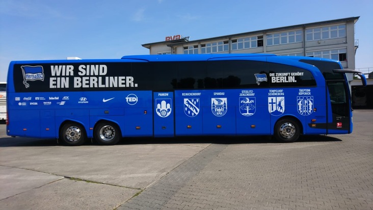 Hertha-Mannschaftsbus im neuen Look