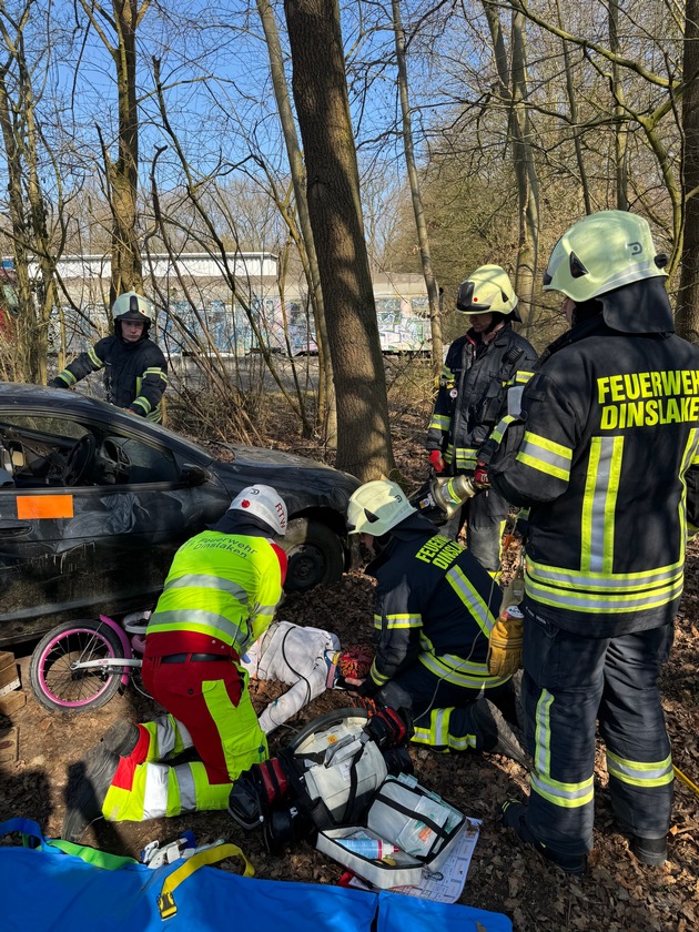 FW Dinslaken: Feuerwehr Dinslaken trainiert am Institut der Feuerwehr in Münster