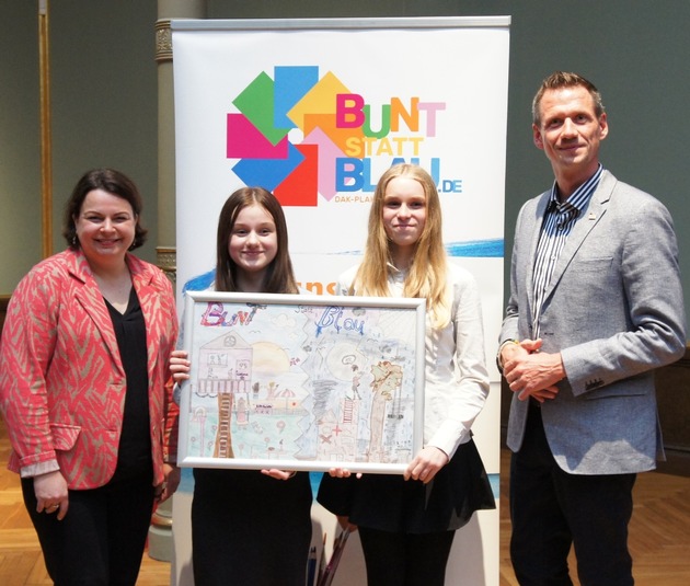 &bdquo;bunt statt blau&ldquo;: Zwillinge aus Hagenow gewinnen Plakatwettbewerb in Mecklenburg-Vorpommern