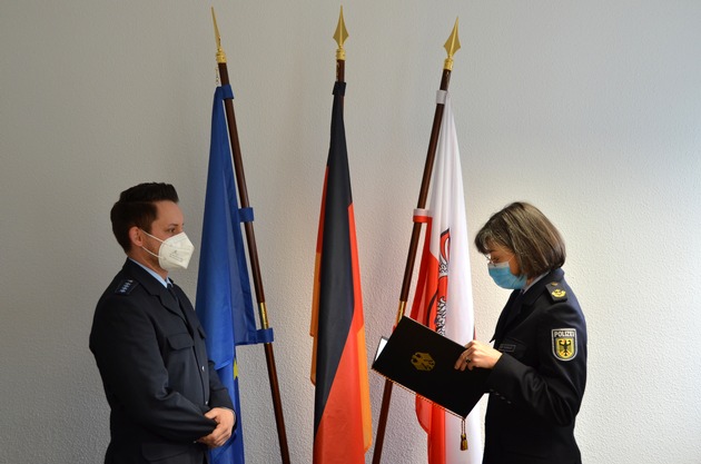 BPOLD FRA: Lebensretter der Bundespolizei am Flughafen Frankfurt im Namen des Hessischen Ministerpräsidenten ausgezeichnet