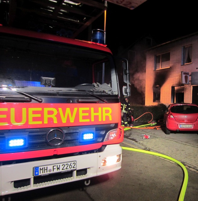 FW-MH: Vollbrand eines Zimmers / Person konnte vor Eintreffen der Feuerwehr gerettet werden.