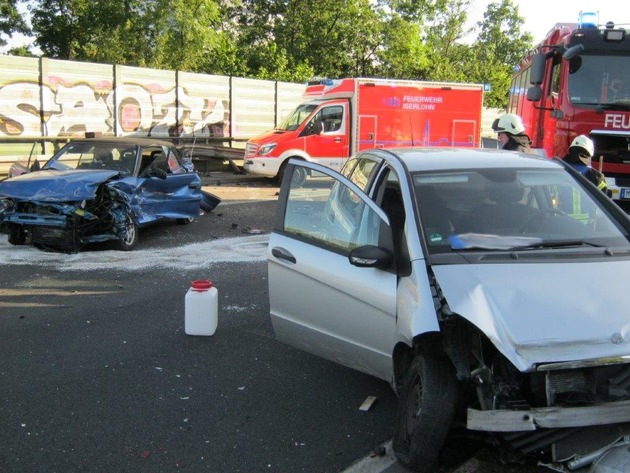 FW-MK: 6 Personen nach Unfall auf der Autobahn verletzt