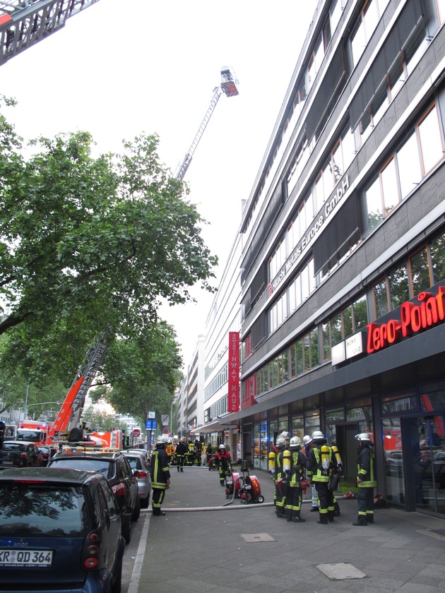 FW-D: Brennender Pkw in einer Tiefgarage

Sonntag, 05.Juni 2016, 19.56Uhr, Immermannstraße, Stadtmitte
