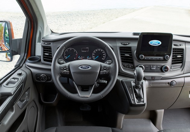 Neuer Ford Transit Custom: frisches Styling, cleverer Innenraum und optional als sparsame ECOnetic-Variante