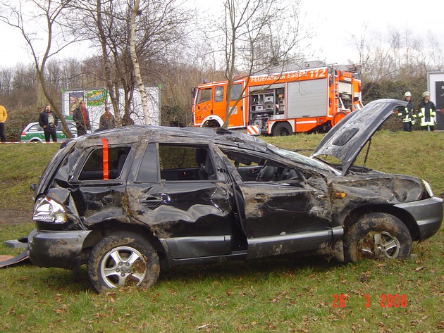 FW-E: Volksfeststimmung nach Verkehrsunfall in Katernberg