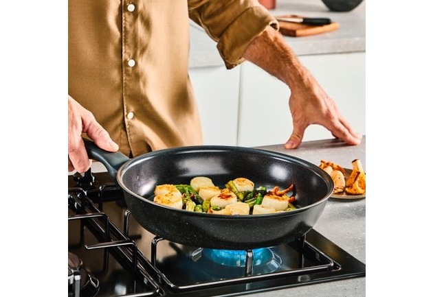Langlebiger und widerstandsf&auml;higer denn je: Neue Pfannenserie EXPLORE ON Keramik von Tefal