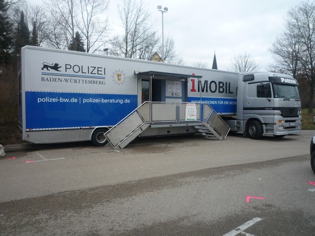 POL-KA: Info-Mobil des Landeskriminalamtes in Weiher: Die Kriminalpolizeiliche Beratungsstelle des Polizeipräsidiums Karlsruhe informiert über &quot;SICHER WOHNEN -  EINBRUCHSCHUTZ&quot;