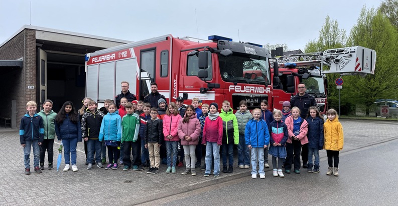 FW-KLE: Toller Projekttag der Grundschule Hasselt mit der Freiwilligen Feuerwehr Bedburg-Hau