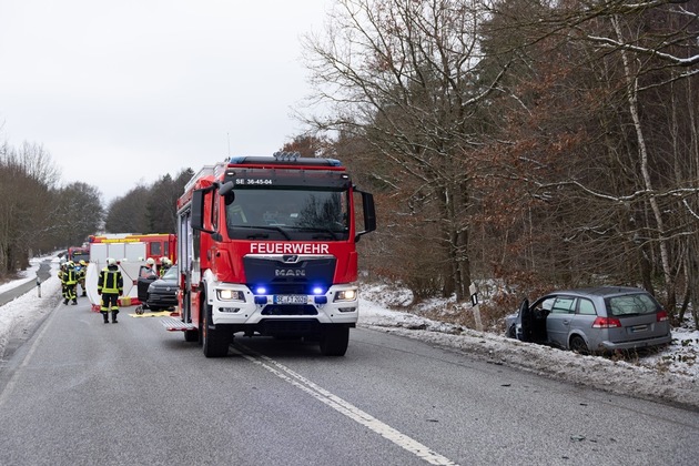 FW-SE: Drei Verletzte durch Verkehrsunfall auf der Bundesstraße 206