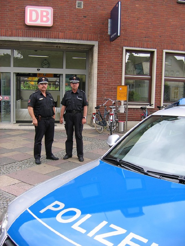POL-NI: Großangelegte Kontrollaktion am Nienburger Bahnhof -Bilder im Download -