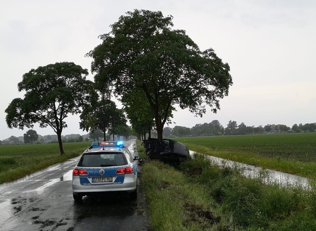 POL-STD: 19-jähriger Autofahrer bei Unfall zwischen Ahrensmoor und Ahlerstedt verletzt