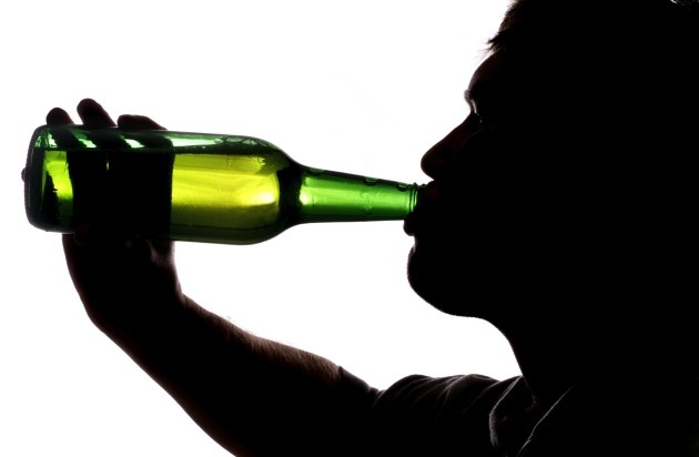 Allianz Suisse: «Neknomination»: un dangereux jeu d'alcool qui sévit sur Facebook (IMAGE/ANNEXE)