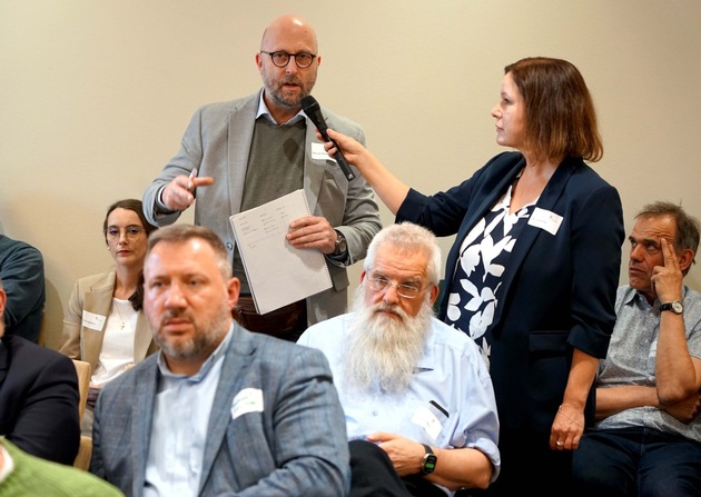 Fragen und Resonanzen zum Veränderungsprozess im Erzbistum Paderborn - 170 Teilnehmende in Dortmund nehmen an der ersten von zwölf im Erzbistum Paderborn geplanten Regionalkonferenzen zur Pastoraltransformation teil