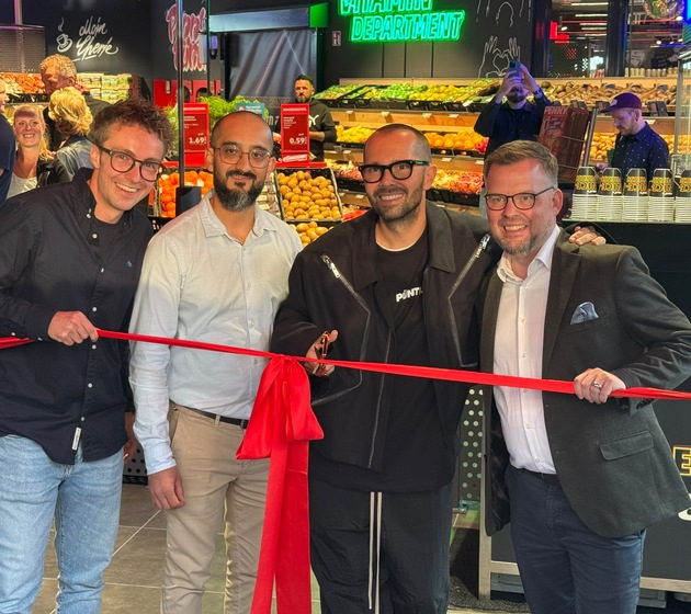 Bass und Beat: PENNY eröffnet nächsten Influencer-Markt / David Puentez gestaltet "seinen" PENNY Markt im Club-Style in Hamburg Borgfelde