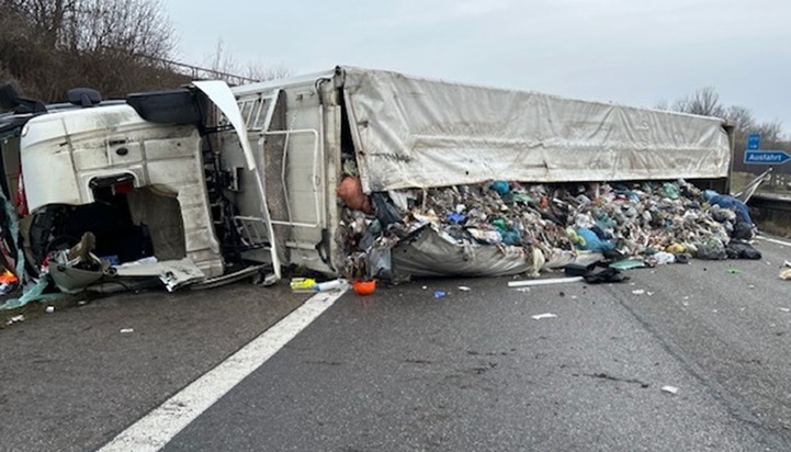 POL-PDLD: A65/AS LD-Nord - LKW-Unfall mit Vollsperrung der A65 (Nachtrag zu POL-PDLD: LKW-Unfall mit Vollsperrung der A65 | Presseportal