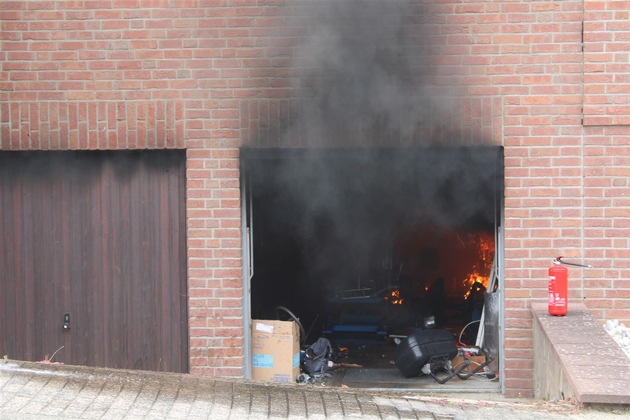 POL-DN: Flexarbeiten verursachen Garagenbrand