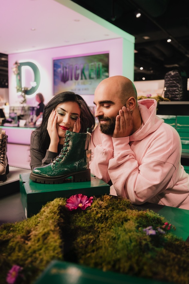 DEICHMANN x Wicked: Teil 2 – DEICHMANN launcht Kampagne mit Parshad und Xhem  zum Abschluss des weltweiten Kinophänomens