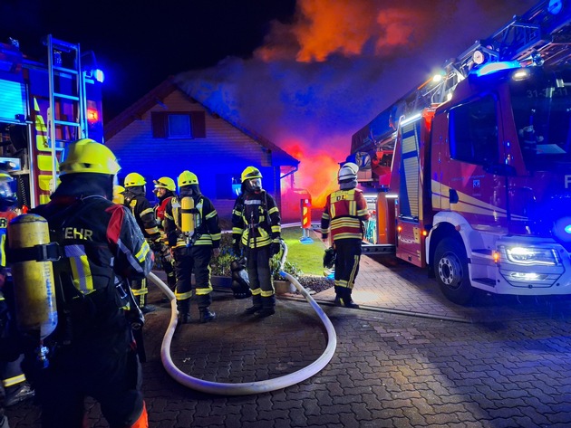 FW-ROW: Wohnhaus fängt am Neujahrsmorgen Feuer