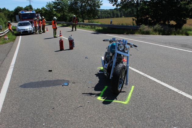 POL-PDKL: Motorradfahrer fährt auf wendenden PKW auf.