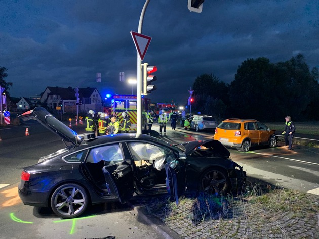 FF Bad Salzuflen: Sieben Menschen bei schwerem Unfall verletzt / Bundesstraße 239 in Bad Salzuflen für mehrere Stunden gesperrt