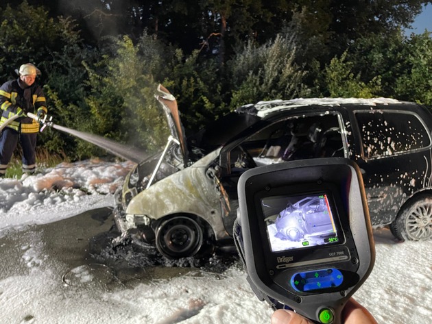 FW-ROW: Renault Twingo brennt vollständig aus