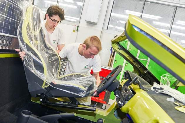 SKODA ELEMENT: SKODA Auszubildende bauen Elektro-Buggy (FOTO)