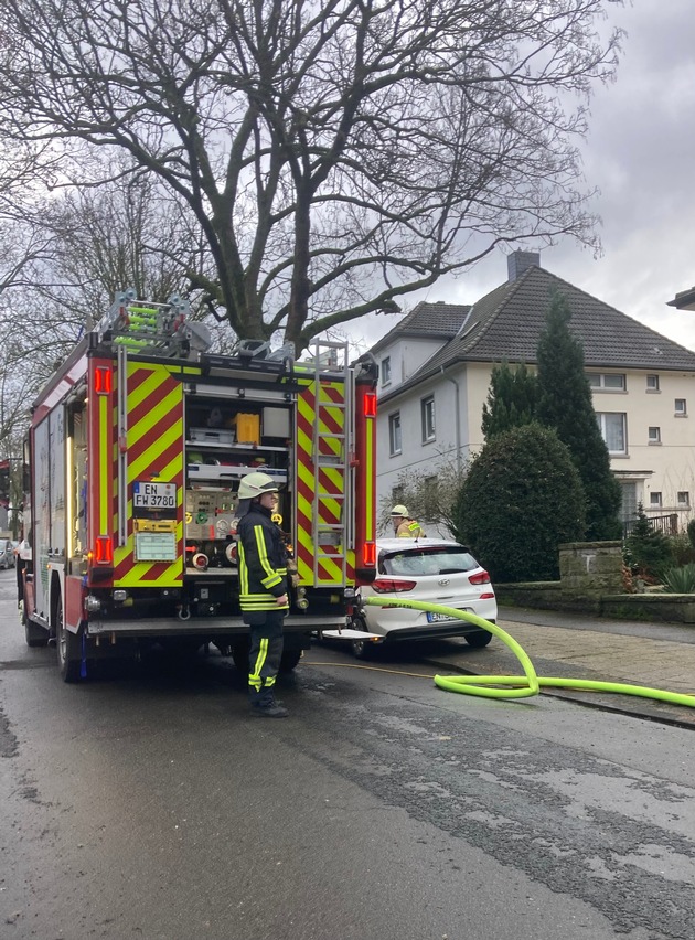 FW-EN: Gemeldeter Küchenbrand sorgt für Einsatz der Hattinger Feuerwehr