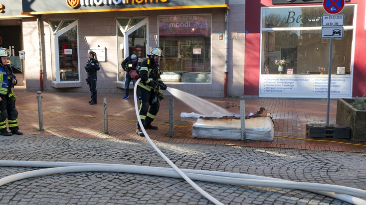 FW-DO: Wohnungsbrand mit Menschenrettung in der Münsterstraße rechtzeitig zum Rosenmontagsumzug beendet