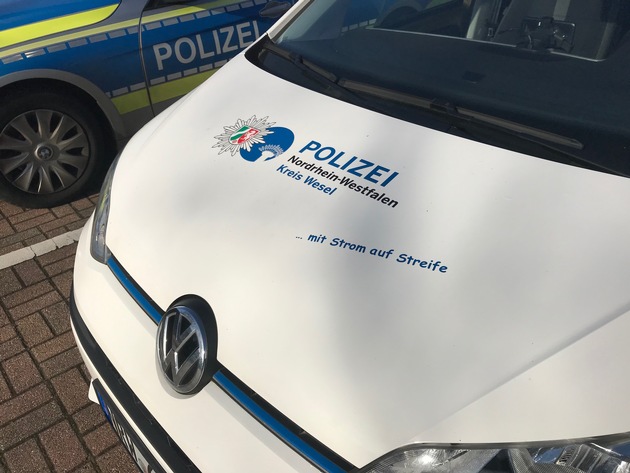 POL-WES: Dinslaken - Polizei-e-up! legt Verfolgungsfahrt aufs Parkett / Misslungener Ausflug in die Erwachsenenwelt