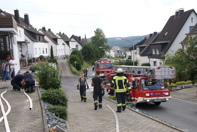 FW-AR: Vermeintlicher Dachstuhlbrand entpuppt sich als verbranntes Essen