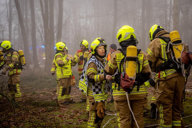 FW-OLL: Realistische Einsatz&uuml;bung in Wildeshausen: Feuerwehr trainiert Menschenrettung unter Nullsicht