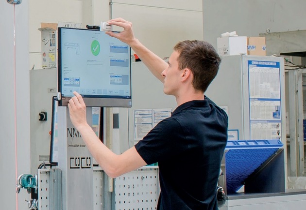 Smart Factory in Rekordzeit: Wie Maschinenbau-Spezialist NMH in fünf Tagen digitale Echtzeit-Analysen startet