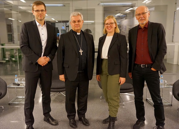 „Wie kann Zukunft gelingen?“ - Podiumsdiskussion „rethinking religion. Gespräche über Religion im Erzbistum Paderborn“ mit Erzbischof Dr. Udo Markus Bentz in Dortmund
