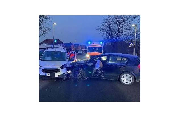 POL-STD: Zwei Verletzte bei Unfall in Bützfleth - Fehlerkorrektur -