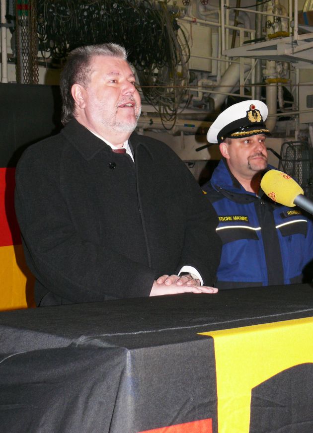 Deutsche Marine - Pressemeldung: Fotos vom Besuch des Ministerpräsidenten Kurt Beck auf der Fregatte &quot;Rheinland-Pfalz&quot; vor ihrem &quot;Atalanta&quot;-Einsatz