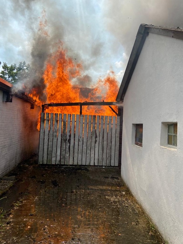 FW-ROW: Brennt Einfamilienhaus in Rotenburg