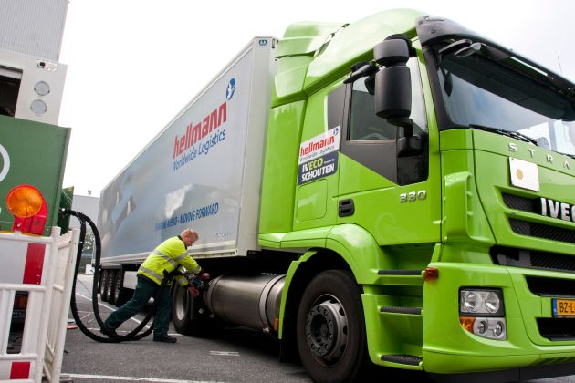 Hellmann Worldwide Logistics testet als erstes Unternehmen in Deutschland LNG (Flüssig-Erdgas) als Kraftstoff für schwere Nutzfahrzeuge (BILD)