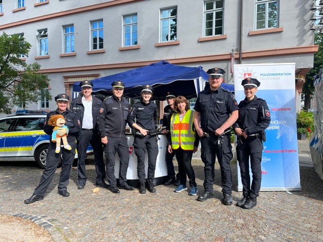 POL-HI: Informationsstand der Polizei am Wochenmarkt in Alfeld