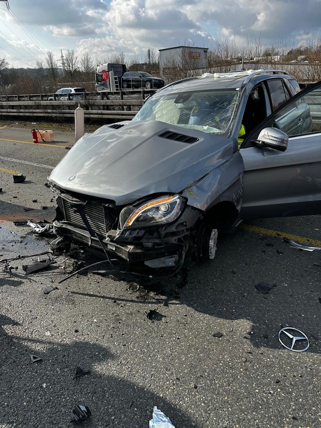 FW-EN: Verkehrsunfall auf der Autobahn A1 - Fahrbahn zeitweise gesperrt