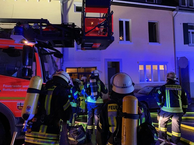 FW-BN: Zimmerbrand in Bonn- Friesdorf - eine verletzte Person.